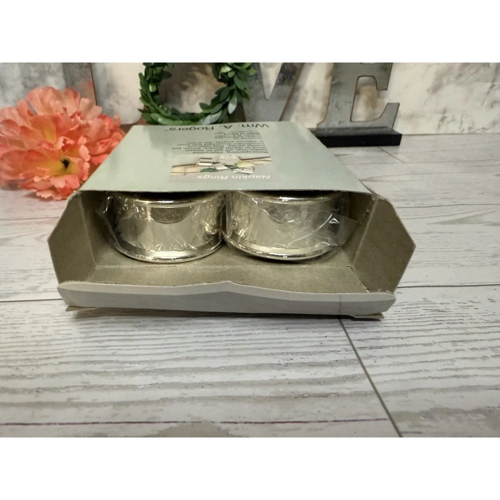 Vtg Napkin Rings Wm A Rogers Elegant‎ Silverplated Set of 4 Import by Oneida NIB